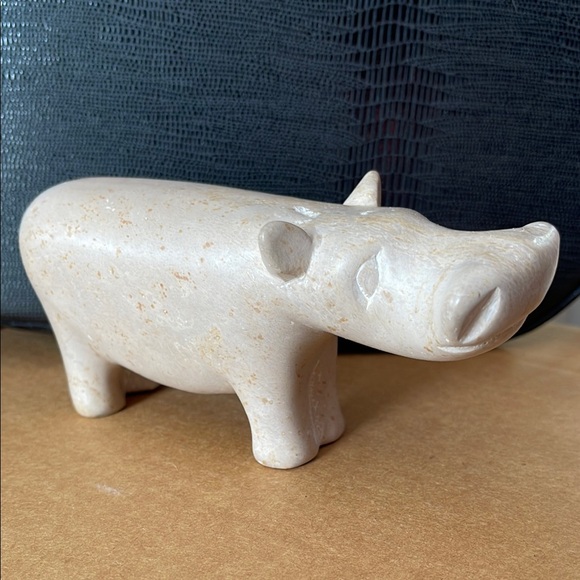 Carved Cream-colored Soap Stone Hippo figurine - Picture 3 of 8
